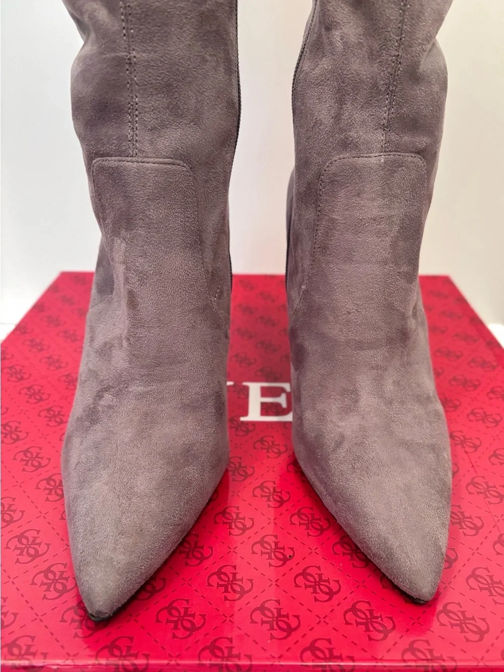 Guess chic over